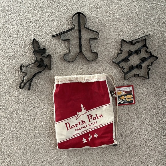 Williams Sonoma Other - William Sonoma The North Pole Pancake Molds